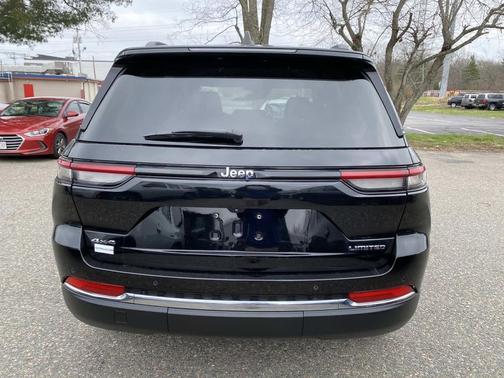 Diamond Black Crystal Pearlcoat 2023 Jeep Grand Cherokee Limited