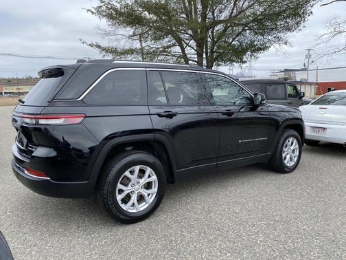 Diamond Black Crystal Pearlcoat 2023 Jeep Grand Cherokee Limited