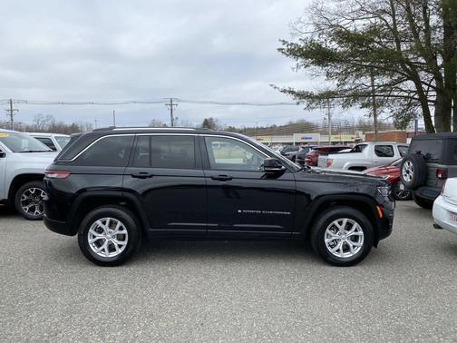 Diamond Black Crystal Pearlcoat 2023 Jeep Grand Cherokee Limited
