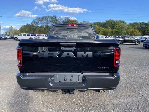 Diamond Black Crystal Pearlcoat 2027 RAM 2500 Tradesman