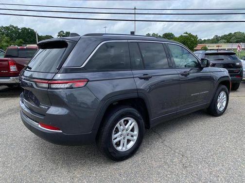 2022 Jeep Grand Cherokee Laredo