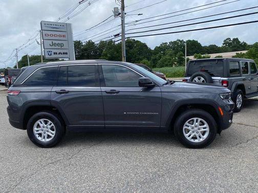 2022 Jeep Grand Cherokee Laredo