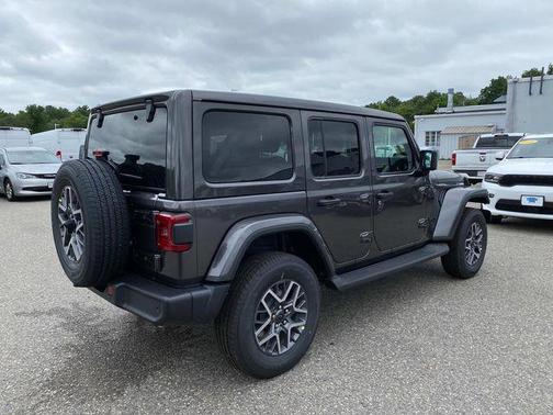 2025 Jeep Wrangler 4-Door Sahara 4x4
