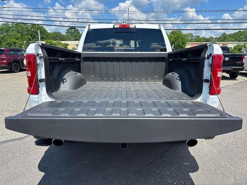 Bright White Clearcoat 2026 RAM 1500 Big Horn/Lone Star