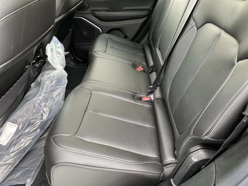 Diamond Black Crystal Pearlcoat 2026 Jeep Grand Cherokee Limited