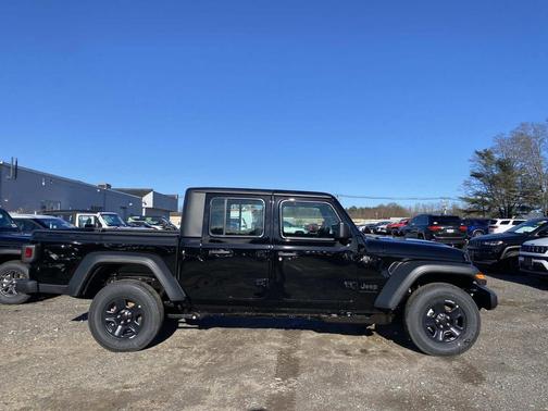 2026 Jeep Gladiator Sport