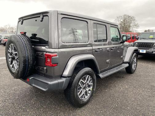 2026 Jeep Wrangler 4-Door Sahara 4x4