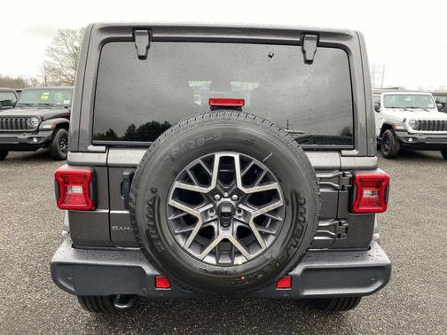 2026 Jeep Wrangler 4-Door Sahara 4x4