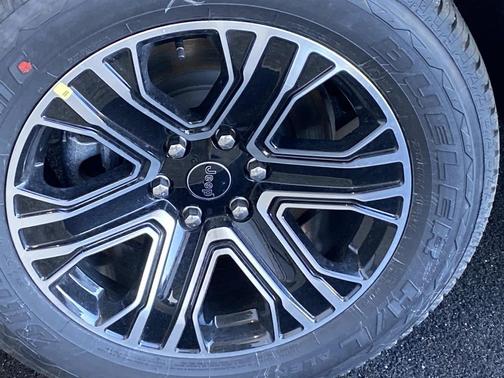 2026 Jeep Grand Wagoneer L 4x4