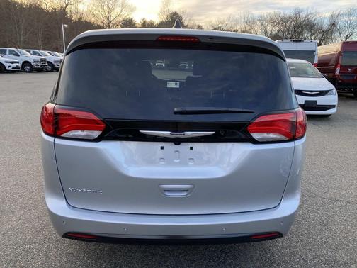 2026 Chrysler Voyager LX