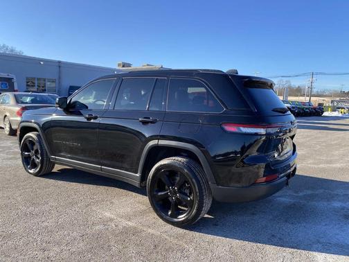 2023 Jeep Grand Cherokee Altitude