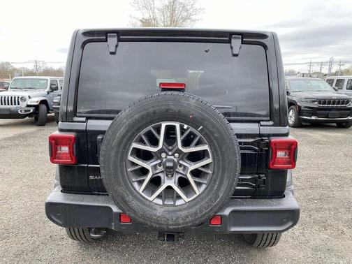 Black Clearcoat 2026 Jeep Wrangler 4-Door Sahara 4x4