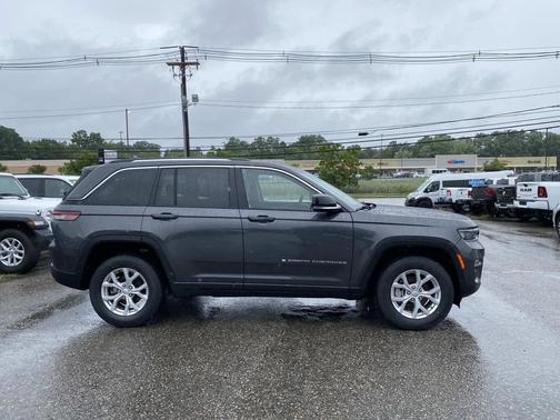 Baltic Gray Metallic Clearcoat 2023 Jeep Grand Cherokee Limited
