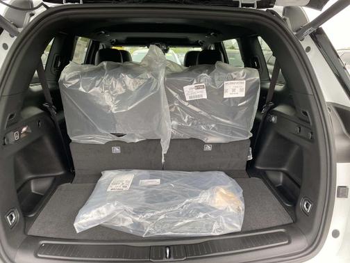Bright White Clearcoat 2026 Jeep Grand Cherokee L Altitude