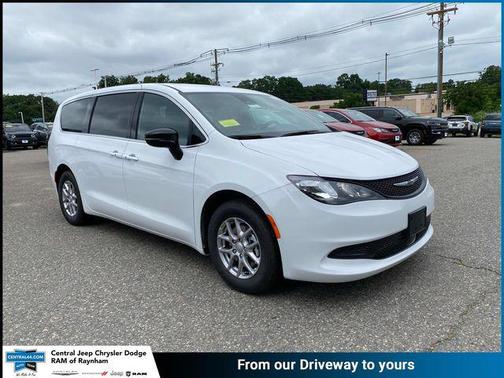 2025 Chrysler Voyager LX