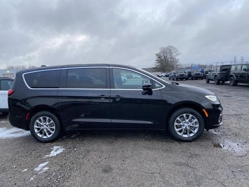 2026 Chrysler Pacifica L