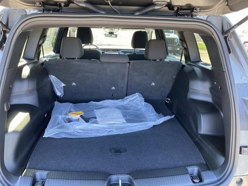 Sting-Gray Clearcoat 2026 Jeep Cherokee Laredo 4x4