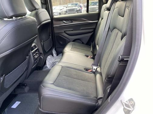 Bright White Clearcoat 2026 Jeep Grand Cherokee Altitude
