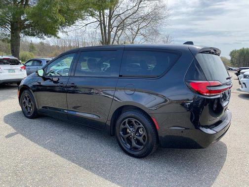 2023 Chrysler Pacifica Hybrid Limited
