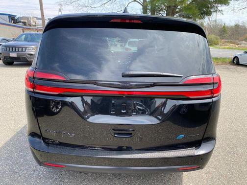2023 Chrysler Pacifica Hybrid Limited