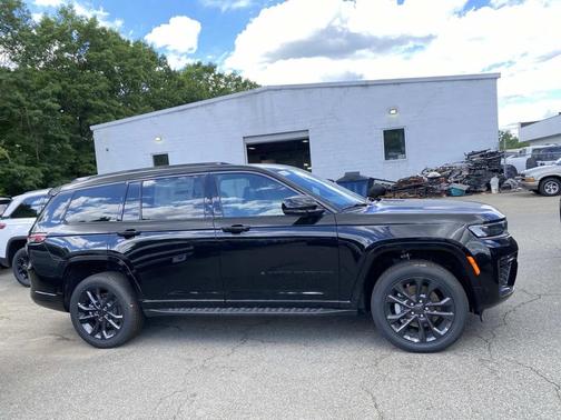 Diamond Black Crystal Pearlcoat 2026 Jeep Grand Cherokee L Limited