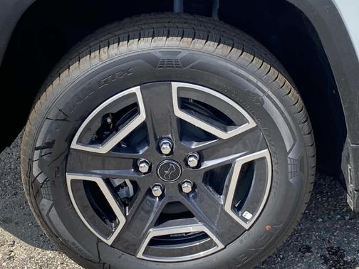 Bright White Clearcoat 2026 Jeep Cherokee Limited