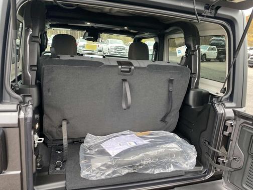 Granite Crystal Metallic Clearcoat 2026 Jeep Wrangler Sport S