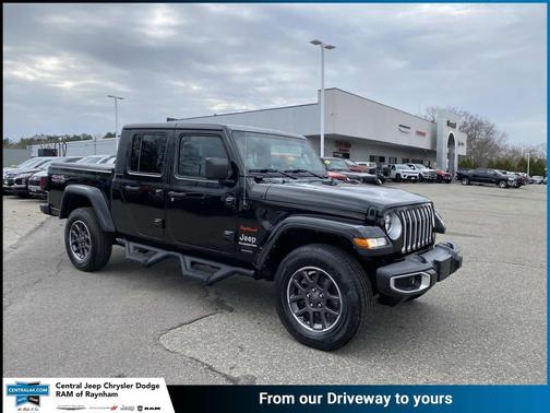 Black Clearcoat 2022 Jeep Gladiator Overland
