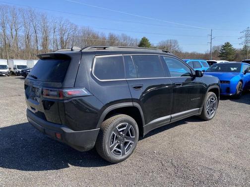 Diamond Black Crystal Pearlcoat 2026 Jeep Cherokee Laredo 4x4