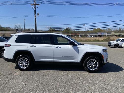 Bright White Clearcoat 2025 Jeep Grand Cherokee L Laredo