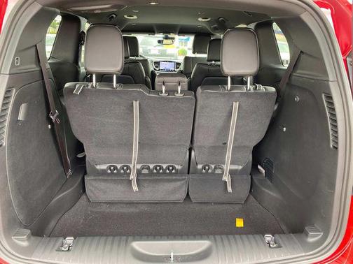 2025 Chrysler Voyager LX