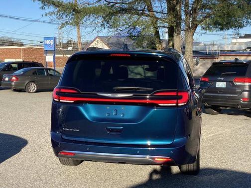 2022 Chrysler Pacifica Touring L