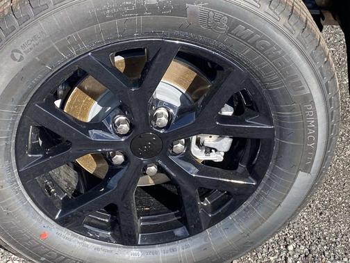 Silver Zynith 2026 Jeep Grand Cherokee Altitude