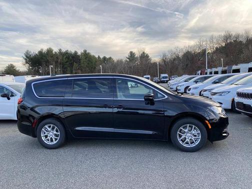 2026 Chrysler Voyager LX