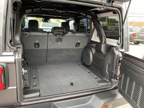 Granite Crystal Metallic Clearcoat 2026 Jeep Wrangler Rubicon