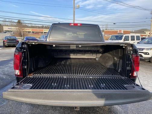 2024 RAM 1500 Classic Warlock Crew Cab 4x4 5'7' Box