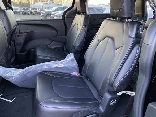 2026 Chrysler Voyager LX