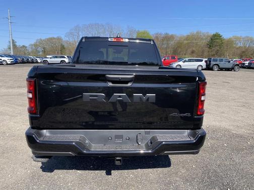 Diamond Black Crystal Pearlcoat 2026 RAM 1500 Express