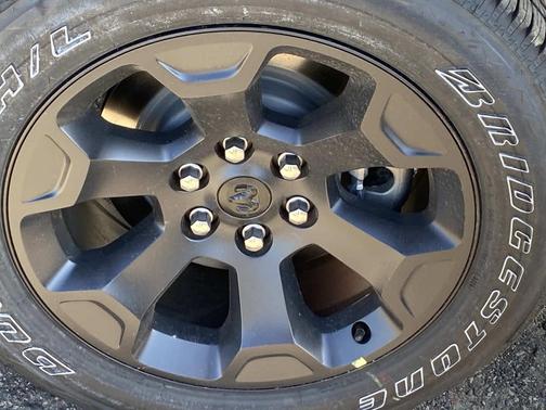 Diamond Black Crystal Pearlcoat 2026 RAM 1500 Express