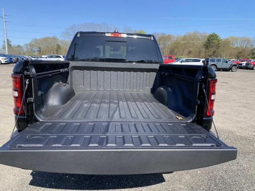 Diamond Black Crystal Pearlcoat 2026 RAM 1500 Express