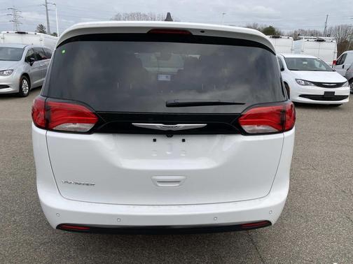 2026 Chrysler Voyager LX