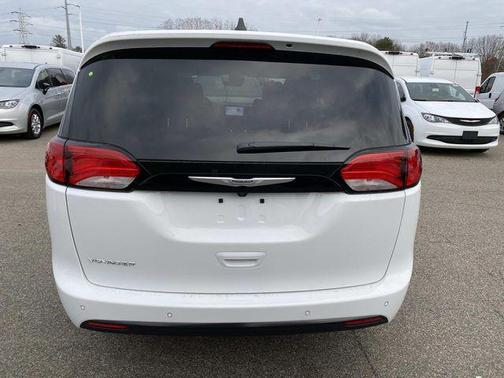 2026 Chrysler Voyager LX