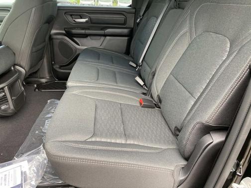 Diamond Black Crystal Pearlcoat 2026 RAM 1500 Express