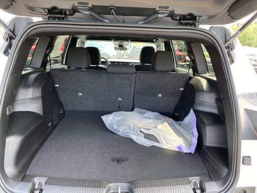 Bright White Clearcoat 2026 Jeep Cherokee Laredo 4x4
