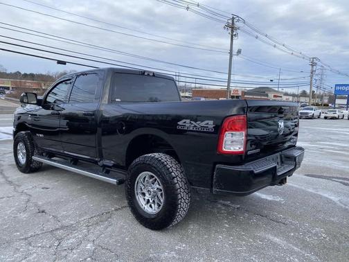 2022 RAM 2500 Big Horn Crew Cab 4x4 6'4' Box
