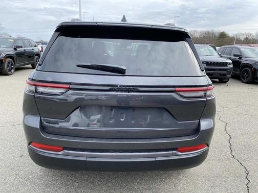 2026 Jeep Grand Cherokee Altitude