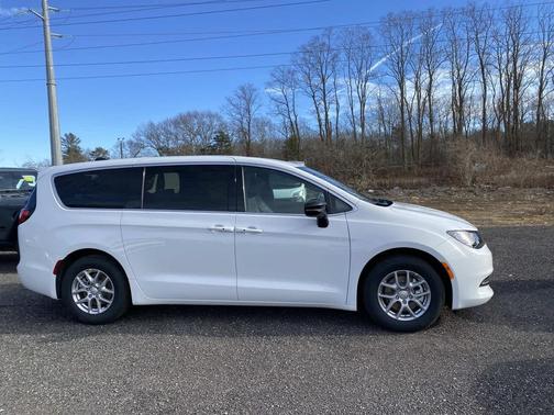 2026 Chrysler Voyager LX