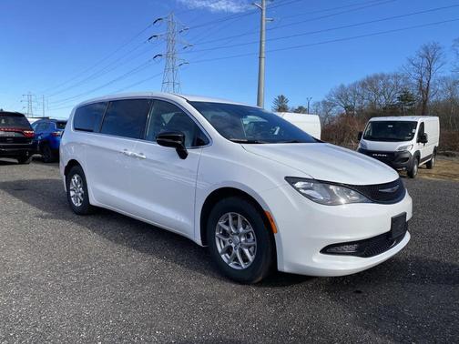 2026 Chrysler Voyager LX