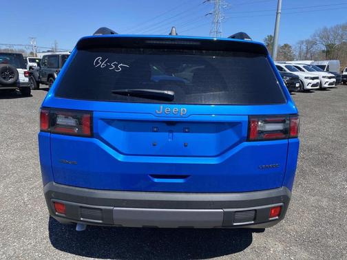 Hydro Blue Pearlcoat 2026 Jeep Cherokee Laredo 4x4