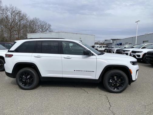 2026 Jeep Grand Cherokee Altitude